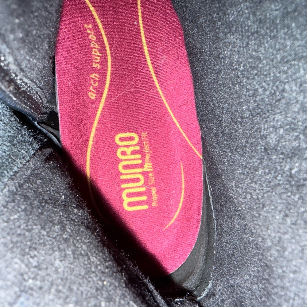 Munro Leather Ankle Boots w/Comfort Arch Support - Picture 3 of 8